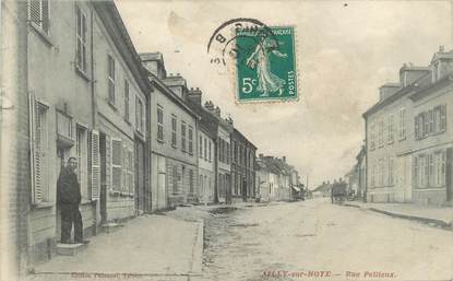 / CPA FRANCE 80 "Ailly sur Noye, rue Pellieux"