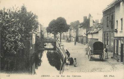 / CPA FRANCE 80 "Amiens, la rue des Clairons"