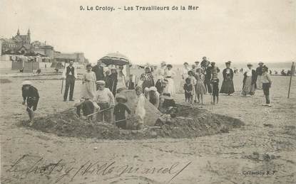 / CPA FRANCE 80 "Le Crotoy, les travailleurs de la mer"