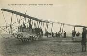 80 Somme / CPA FRANCE 80 "Fort Mahon plage, arrivée du Farman sur la plage"