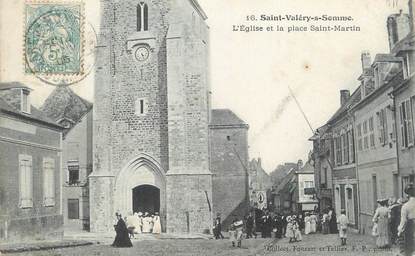 / CPA FRANCE 80 "Saint Valéry sur Somme, l'église et la place Saint Martin"