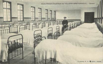 / CPA FRANCE 80 "Villers Bretonneux, école primaire, dortoir"