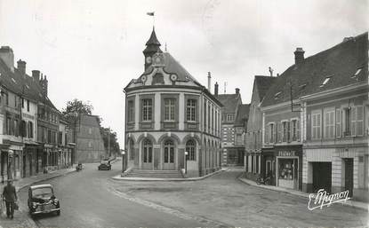 CPSM FRANCE 28 "Chateauneuf en Thymerais, place des Halles"