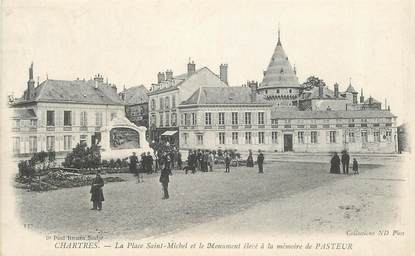 CPA FRANCE 28 "Chartres, la Place Saint Michel et le monument aux morts"