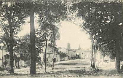 CPA FRANCE 37 "Montfaucon sur Moine, la place de la Motte"