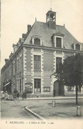 CPA FRANCE 37 "Richelieu, Hotel de ville"