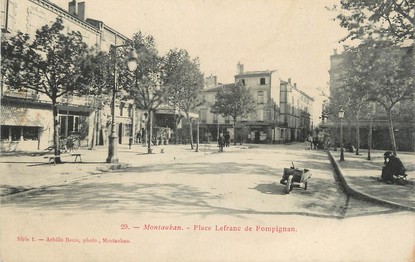 / CPA FRANCE 82 "Montauban, place Lefranc de Pompignan"