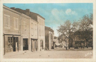 / CPA FRANCE 82 "Monclar de Quercy, place du marché"