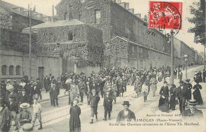 / CPA FRANCE 87 "Limoges, sortie des ouvriers céramistes de l'usine Th. Haviland"