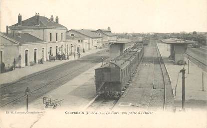 CPA FRANCE 28 "Courtalain, la gare, vue prise à l'Ouest" / TRAIN