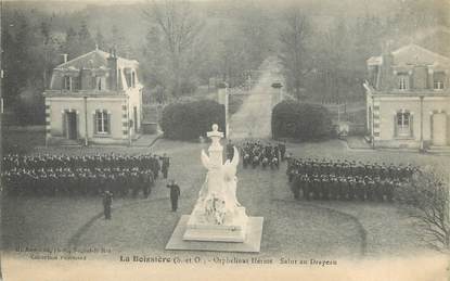 / CPA FRANCE 78 "La Boissière, orphelinat Hériot, salut du drapeau"