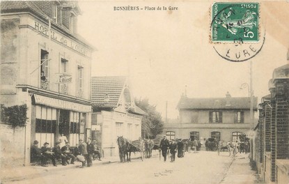 / CPA FRANCE 78 "Bonnières, place de la gare"