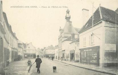 / CPA FRANCE 78 "Bonnières sur Seine, place de l'hôtel de ville"