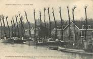 78 Yveline / CPA FRANCE 78 "Conflans Sainte Honorine, station des bateaux pendant la crue" / INONDATION 1910 / PENICHE