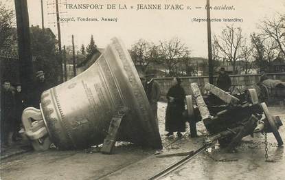 CARTE PHOTO FRANCE 74 "Annecy, Transport de la Jeanne d'Arc" / CLOCHE