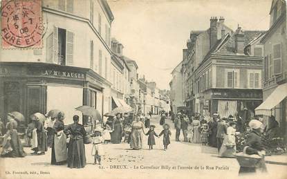CPA FRANCE 28 "Dreux, le carrefour Billy et l'entrée de la rue Parisis"