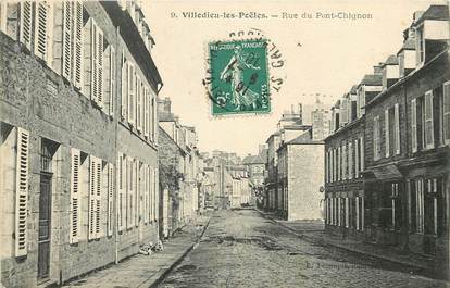 CPA FRANCE 50 "Villedieu les Poëles, rue du Pont Chignon"