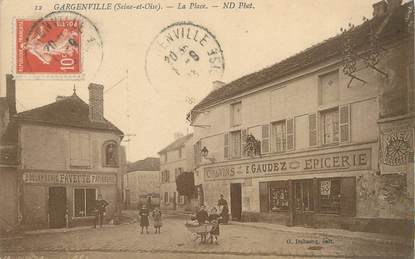 / CPA FRANCE 78 "Gargenville, la place"