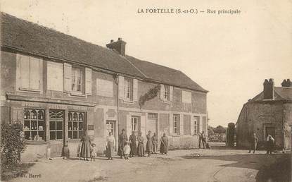 / CPA FRANCE 78 "La Fortelle, rue principale"