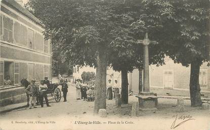 / CPA FRANCE 78 "L'Etang la Ville, place de la Croix"