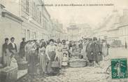 78 Yveline / CPA FRANCE 78 "Houdan, rue d'Epernon, et le marché à la volaille"