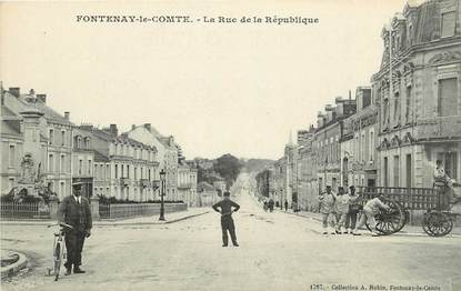 CPA FRANCE 85 "Fontenay le Comte, la rue de la République"