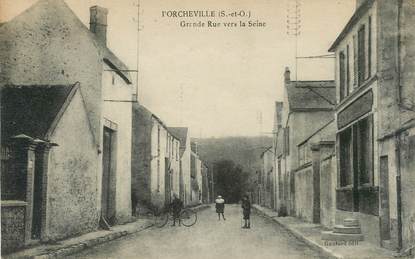 CPA FRANCE 78   "Porcheville, grande rue vers la Seine"