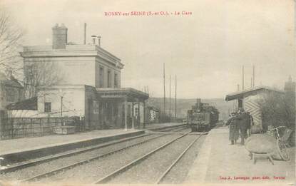 CPA FRANCE 78   "Rosny sur Seine, la gare"/ TRAIN