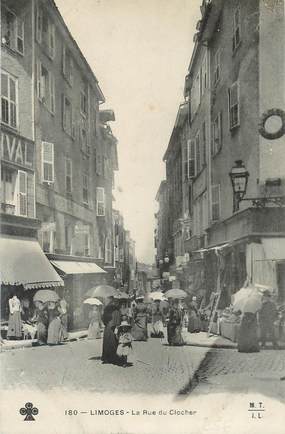 CPA FRANCE 87 "Limoges , la rue du Clocher"