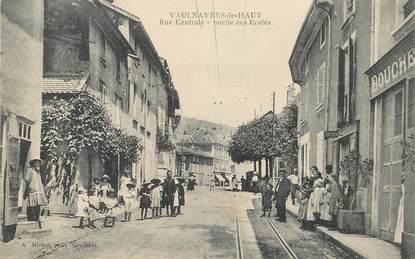 CPA FRANCE 38 "Vaulnaveys le Haut, rue centrale, sortie des Ecoles"