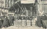 75 Pari CPA FRANCE 75012 "Paris, crue de la Seine, 1910, dépôt de pain à la gare de Lyon"