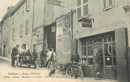    CPA  FRANCE 38 "Tullins, Maison Cottin, Cycles Autos Machines à coudre, rue de la République"