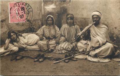 CPA ALGERIE  "Scènes et types, femmes arabes"