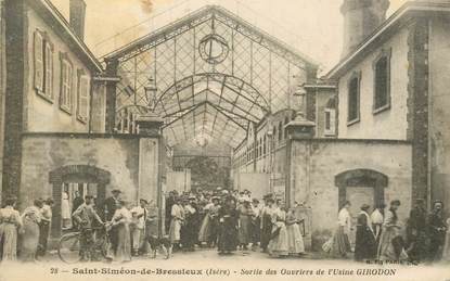 CPA FRANCE 38 "Saint Siméon de Bressieux, sortie des ouvriers de l'Usine Girodon"
