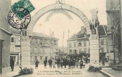 CPA FRANCE 38  "La Tour du Pin, l'arc de Triomphe"