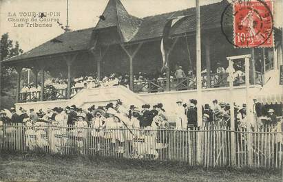 CPA FRANCE 38  "La Tour du Pin,  champ de courses, les tribunes "