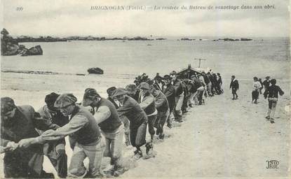 CPA FRANCE 29 "Brignogan, la rentrée du bateau de sauvetage"