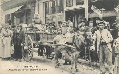 CPA FRANCE 50 "Cherbourg, paysanne revenant du marché"