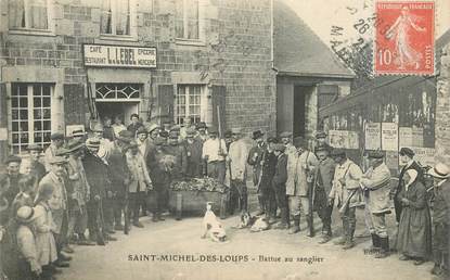 CPA FRANCE 50 "saint Michel des Loups, battue au sanglier" / CHASSE
