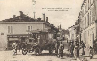 CPA FRANCE 52 "Doulevant le Chateau, la Place, arrivée de l'Autobus"