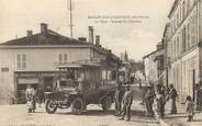 52 Haute Marne CPA FRANCE 52 "Doulevant le Chateau, la Place, arrivée de l'Autobus"