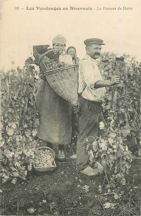 CPA FRANCE 58 "Les Vendanges en Nivernais, le porteur de Hotte"