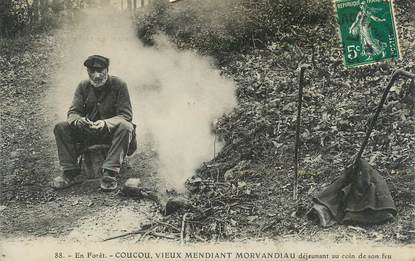 CPA FRANCE 58 "Vieux mendiant morvandiau déjeunant au coin du feu "