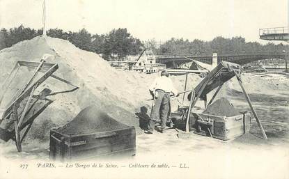 CPA FRANCE 75 "Paris, cribleurs de sable sur les berges de la Seine"