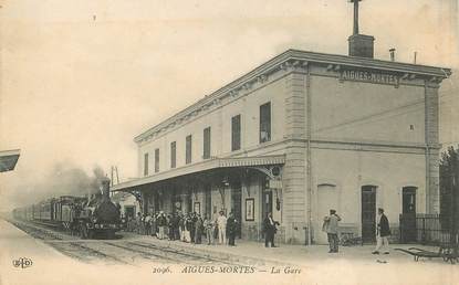 CPA FRANCE 30 "Aigues Mortes, la Gare" / TRAIN