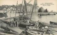 29 Finistere CPA FRANCE 29 "Douarnenez, entretien des bateaux au port"