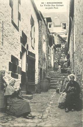 CPA FRANCE 29 "Douarnenez, la vieille rue Grivart au petit port"