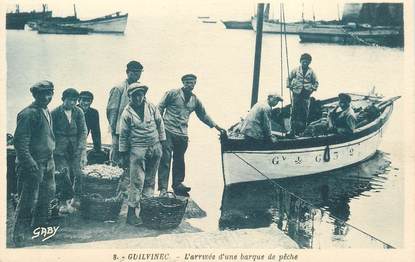 CPA FRANCE 29 "Guilvinec, l'arrivée d'une barque de pêche"