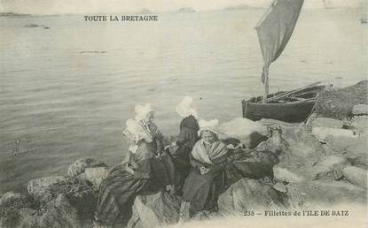 CPA FRANCE 29 "Fillettes de l'Ile de Batz"