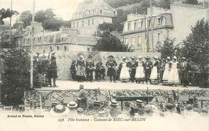 CPA  FRANCE 29 "Fête bretonne, Costume de Riec sur Belon"